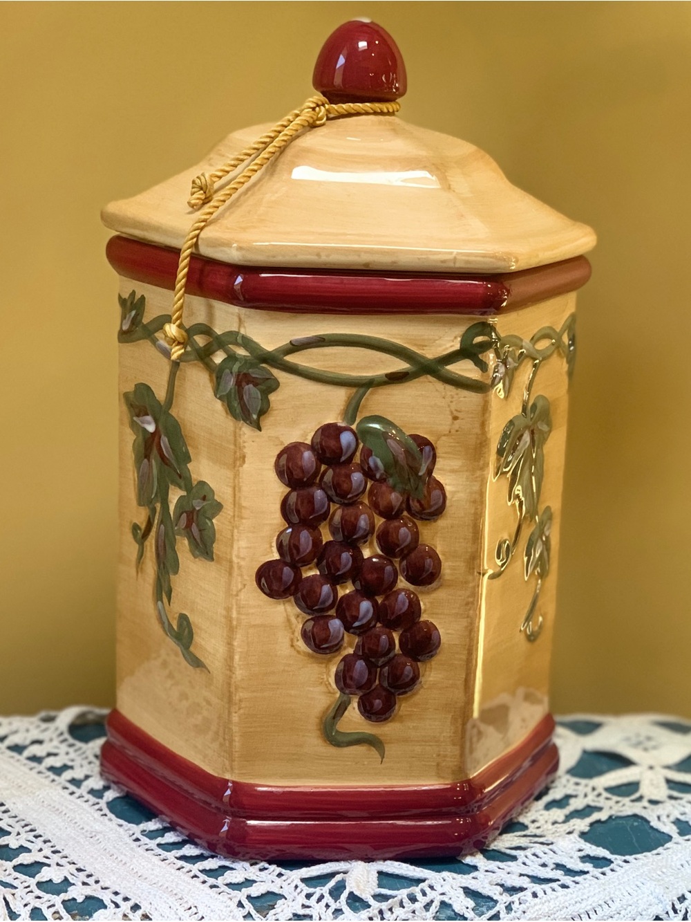 Nonni’s Tuscan 3D Grape Pattern Biscotti Cookie Jar